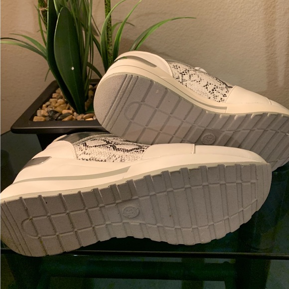 Steve Madden HYSTERIA WHITE White Platform Heel - Picture 11 of 13